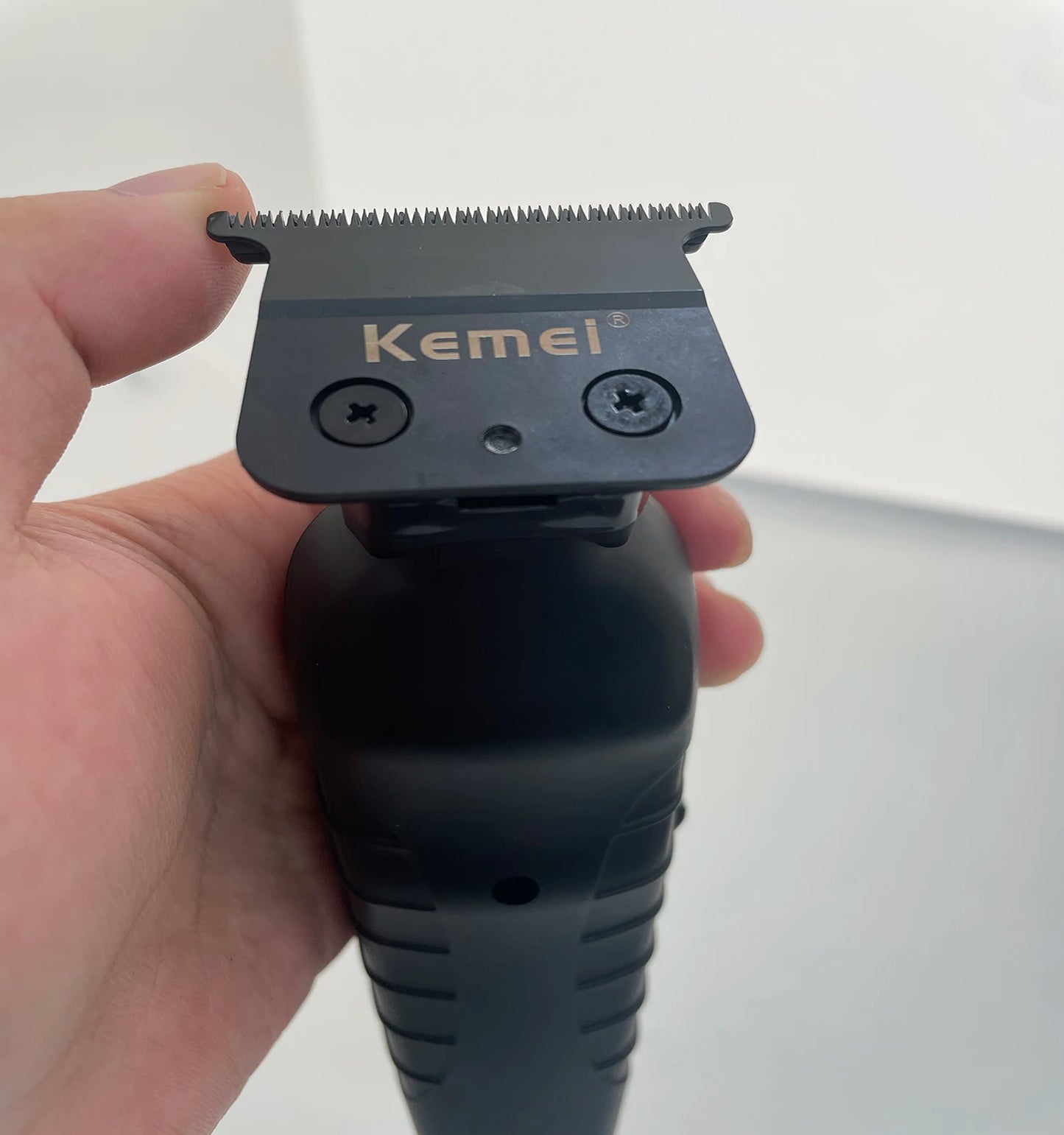 "ProEdge Master: Kemei 2299 Cordless 0mm Barber Trimmer for Precision Detailing & Finishing"